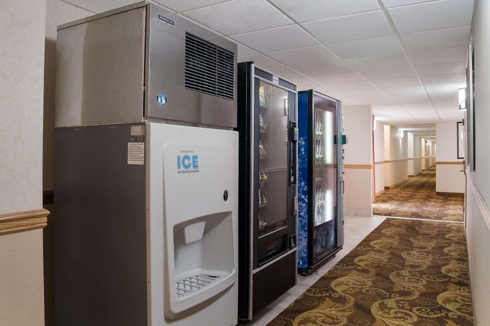Quality Inn & Suites Saginaw Buitenkant foto