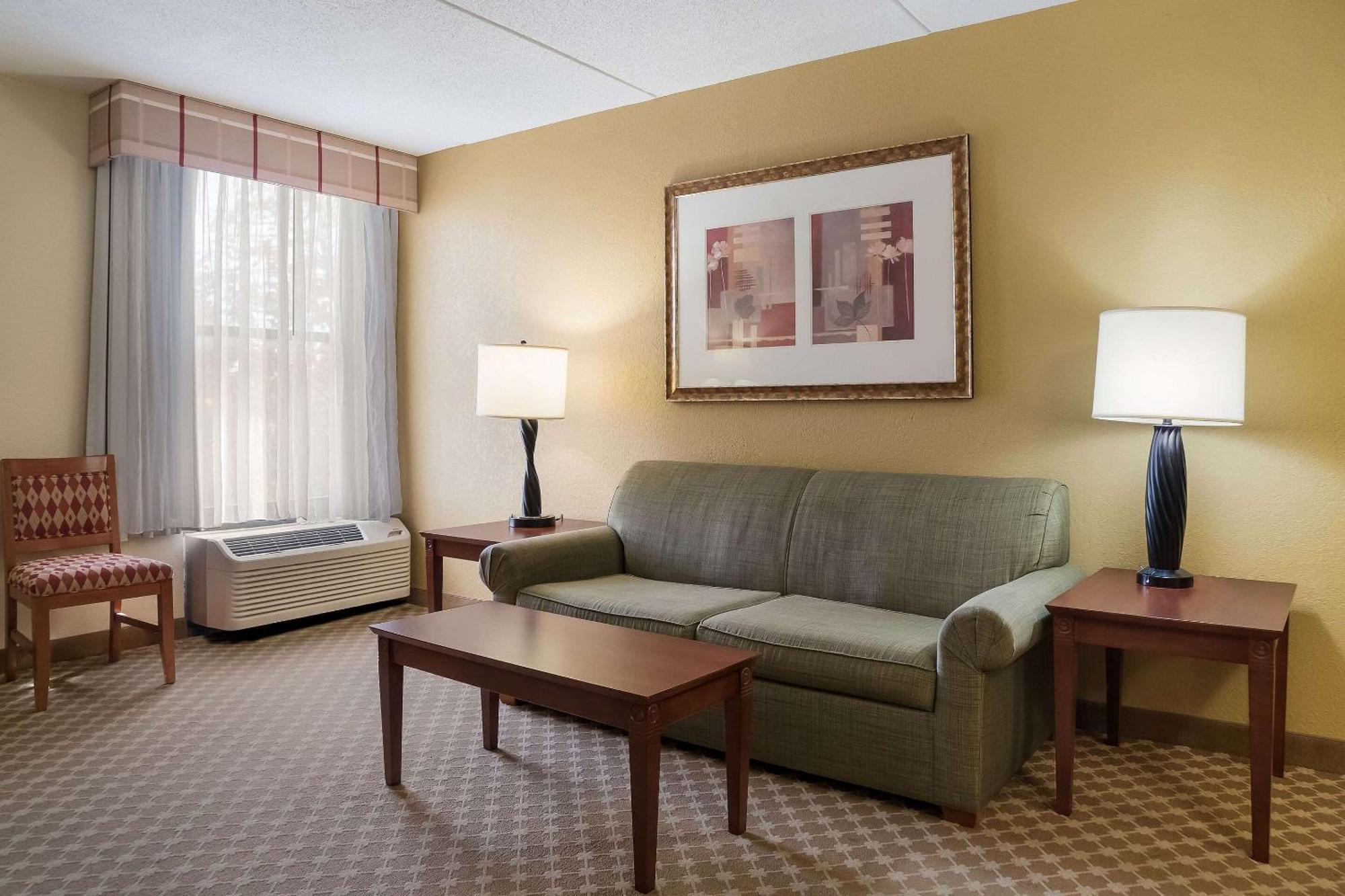 Quality Inn & Suites Saginaw Buitenkant foto