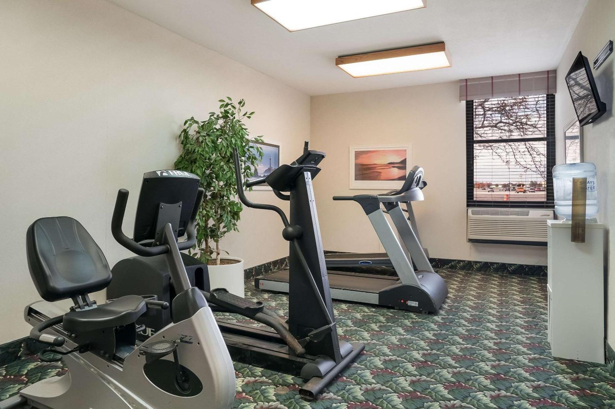 Quality Inn & Suites Saginaw Buitenkant foto