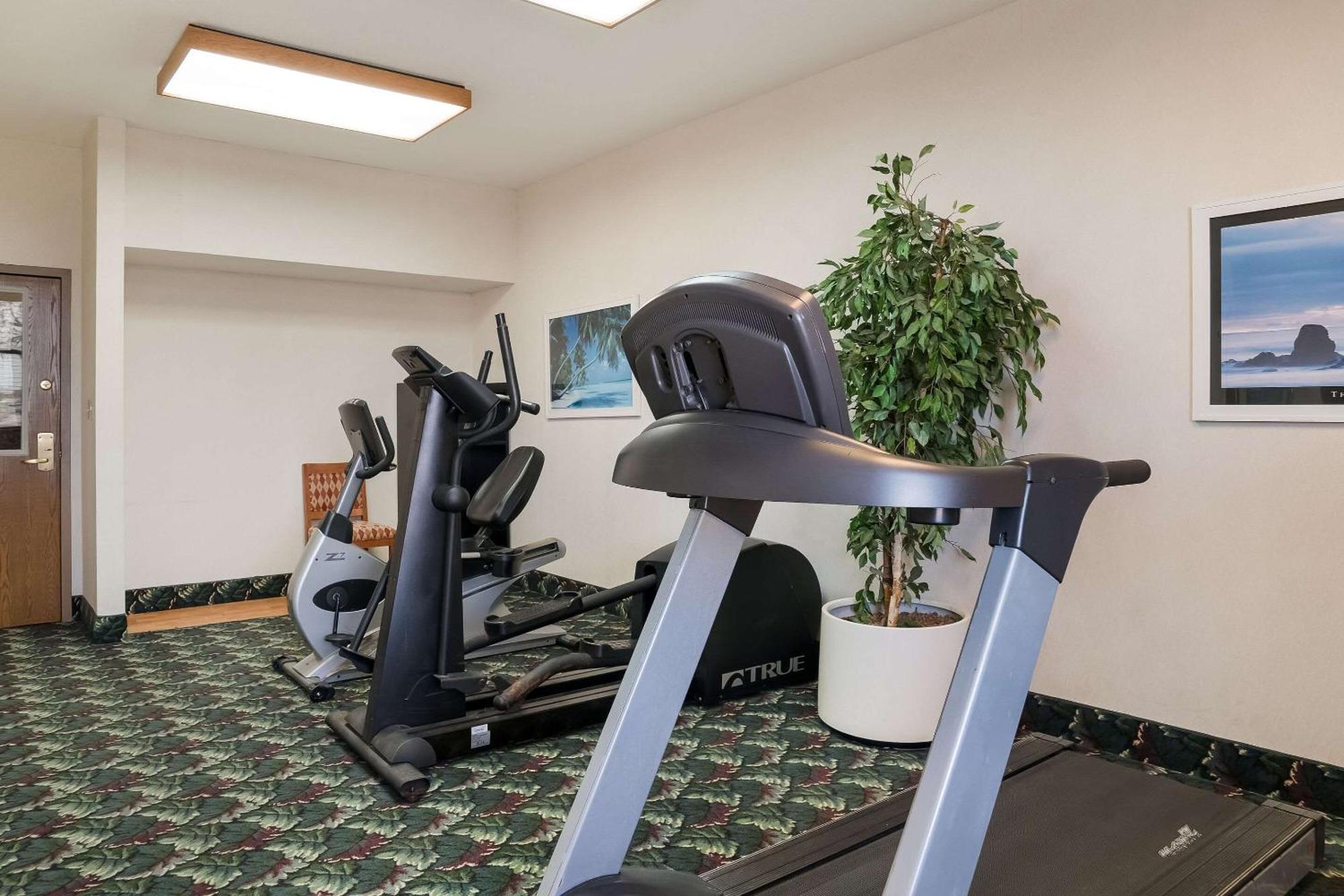 Quality Inn & Suites Saginaw Buitenkant foto