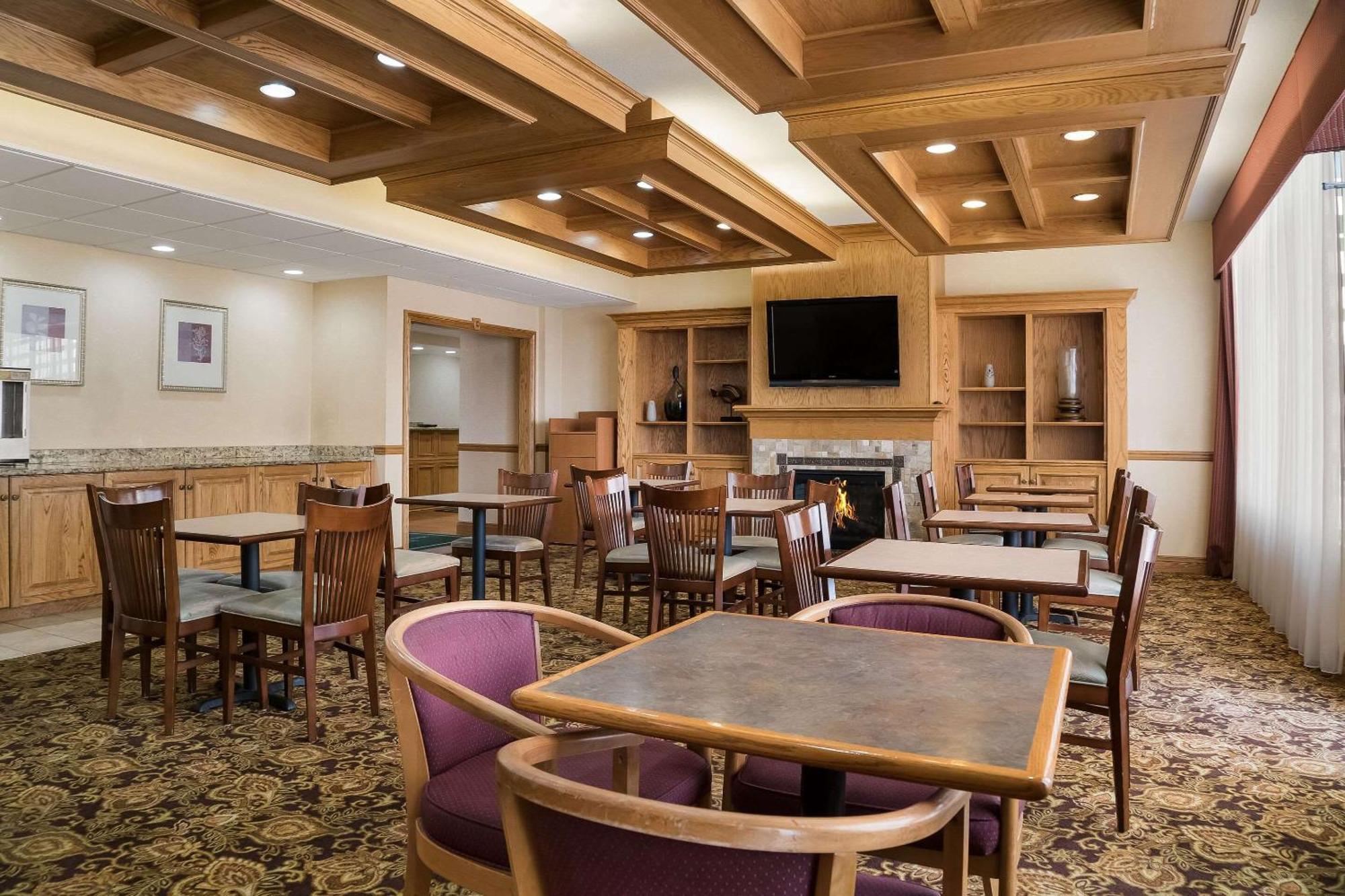 Quality Inn & Suites Saginaw Buitenkant foto