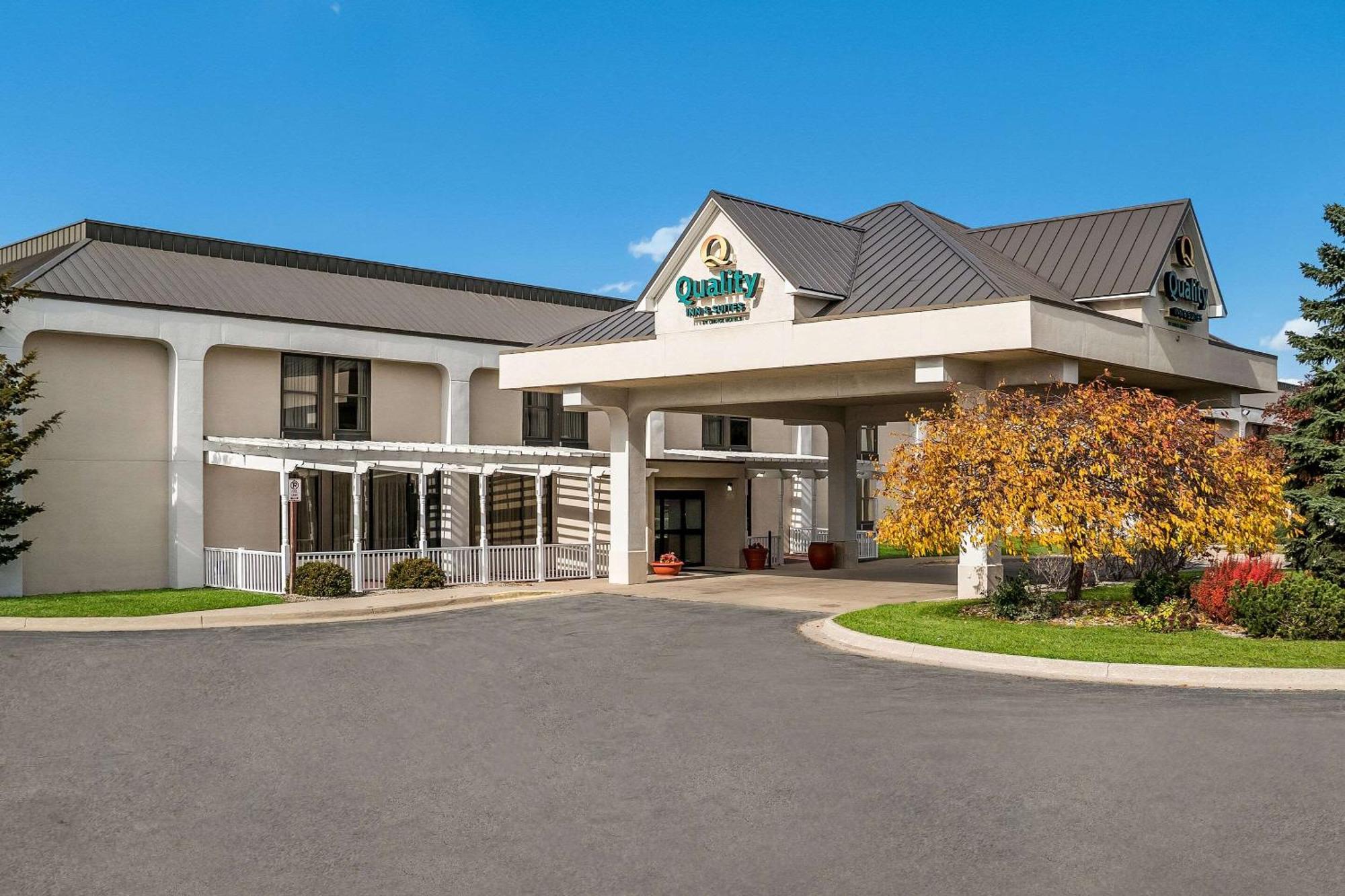 Quality Inn & Suites Saginaw Buitenkant foto