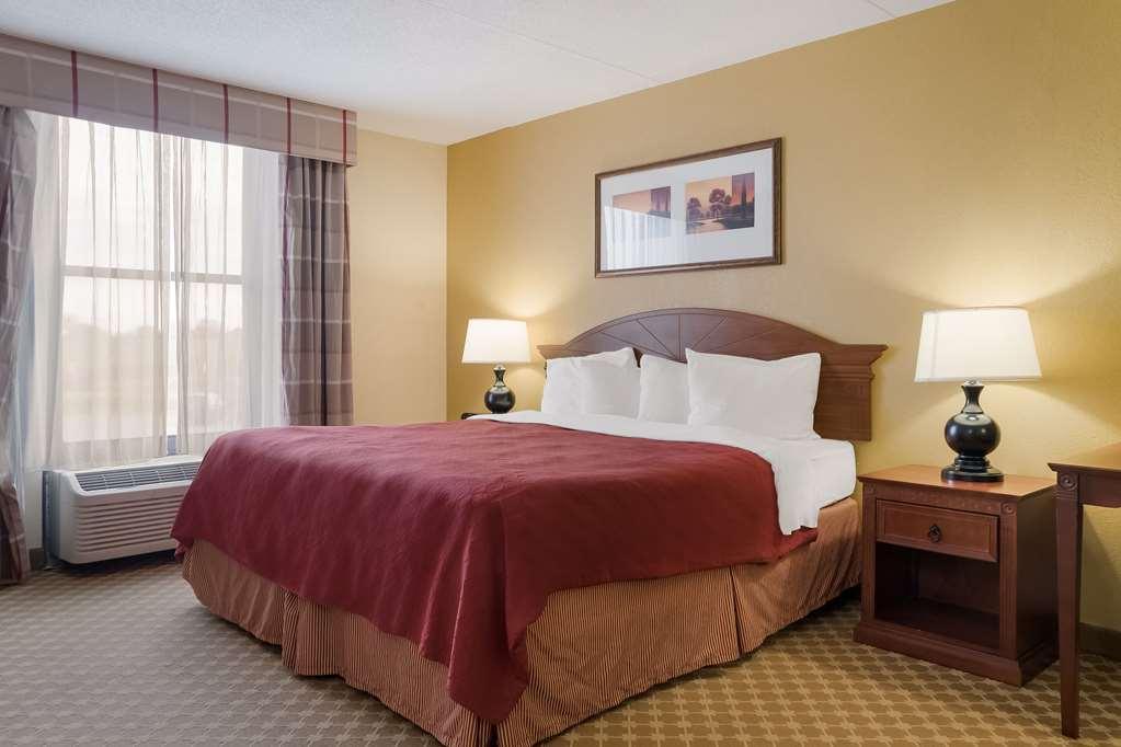 Quality Inn & Suites Saginaw Kamer foto