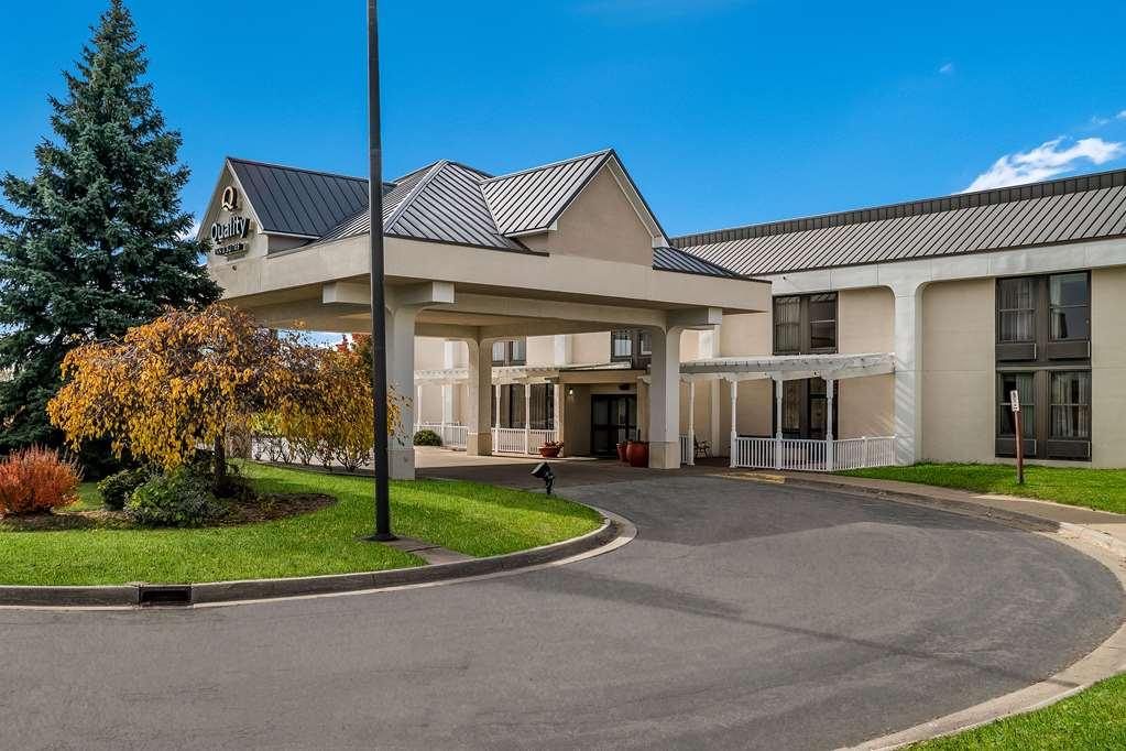 Quality Inn & Suites Saginaw Buitenkant foto