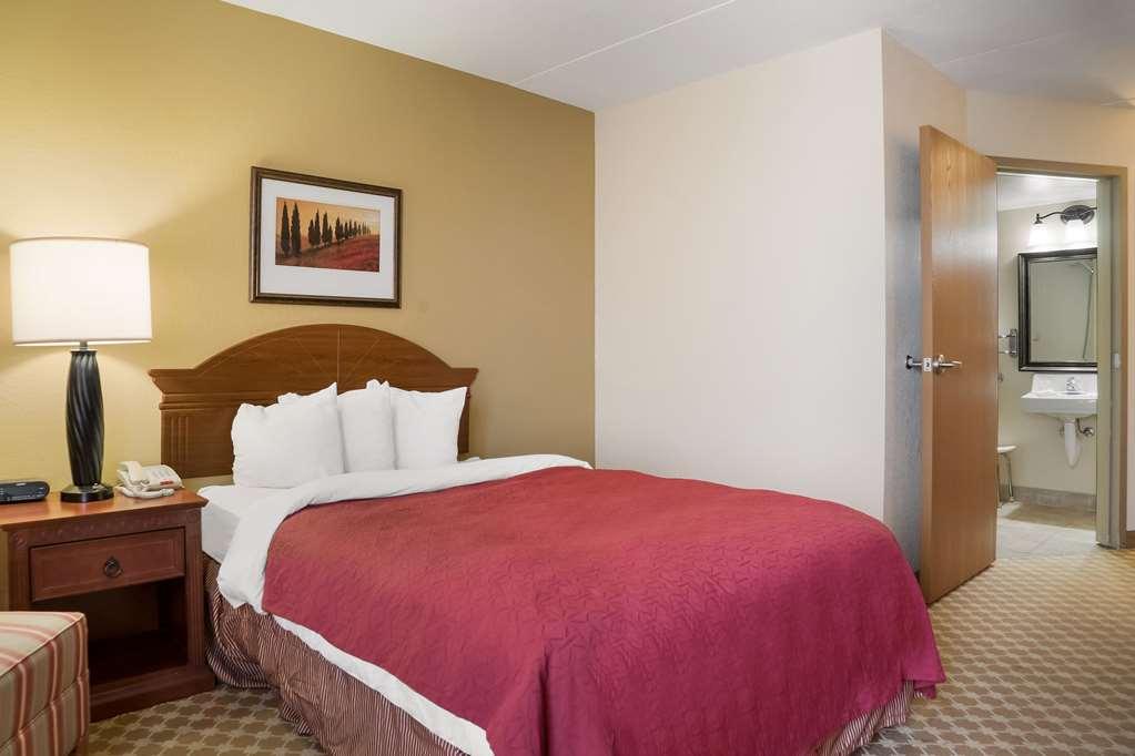 Quality Inn & Suites Saginaw Kamer foto