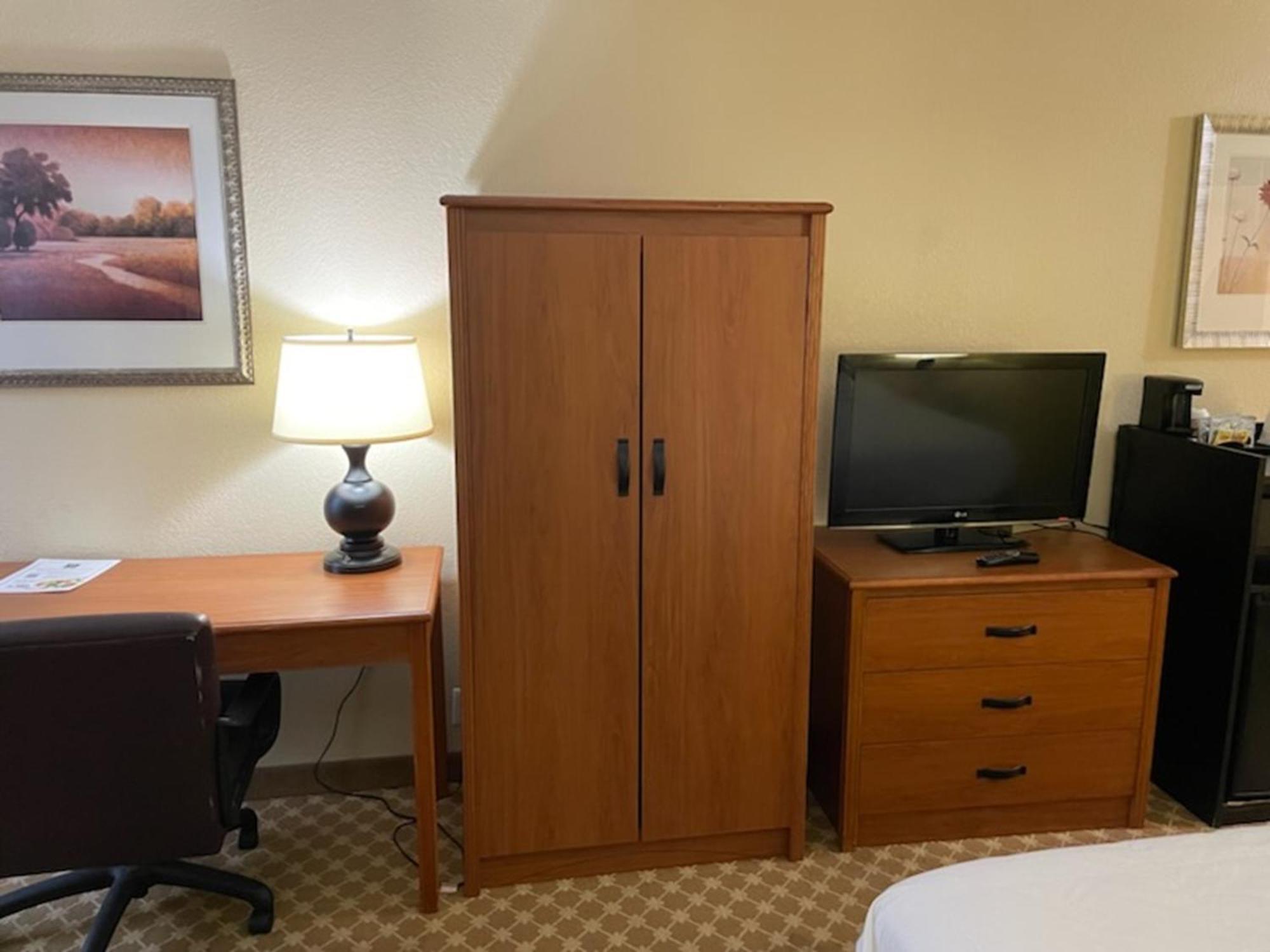Quality Inn & Suites Saginaw Buitenkant foto