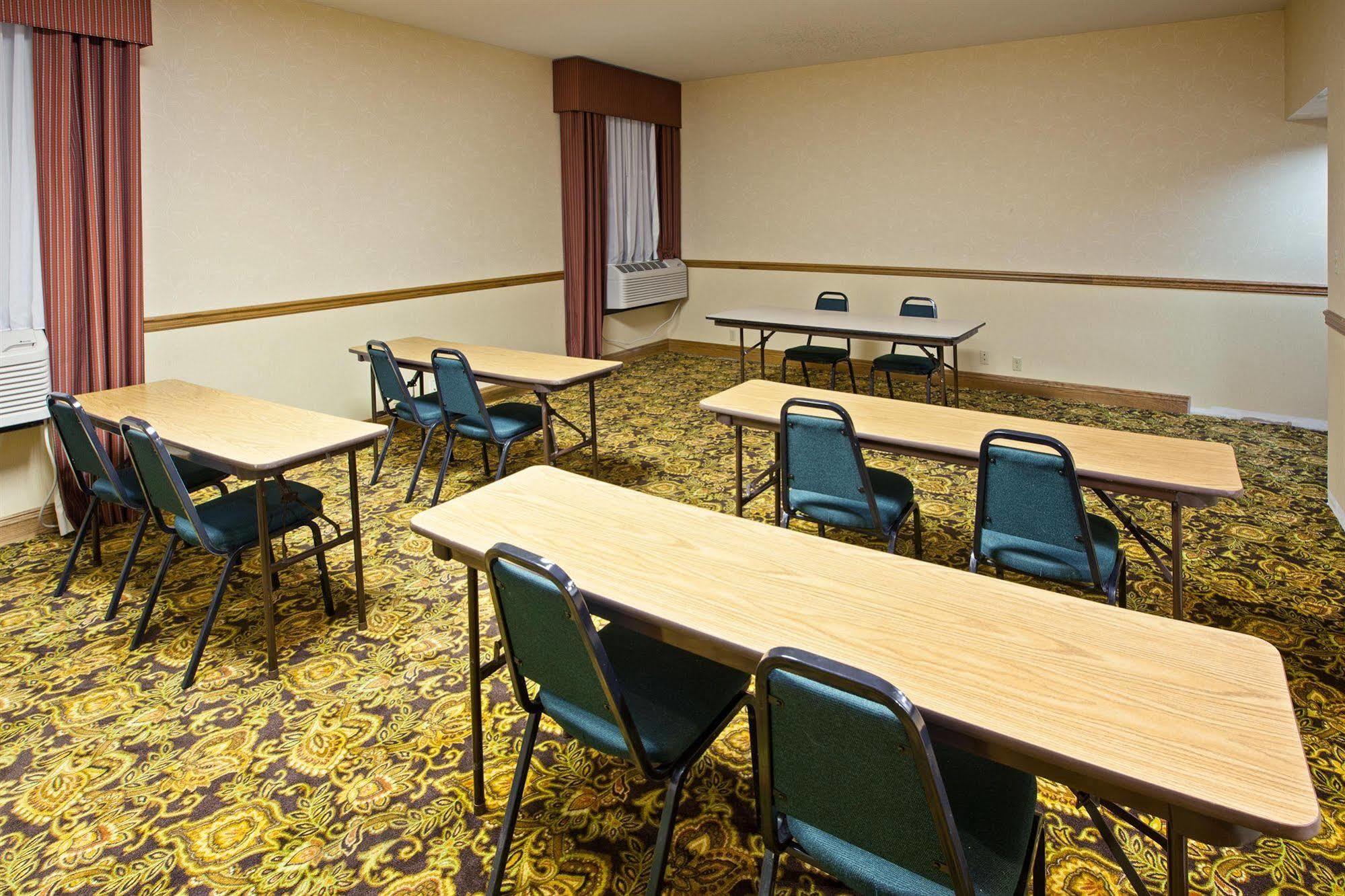 Quality Inn & Suites Saginaw Zakenleven foto